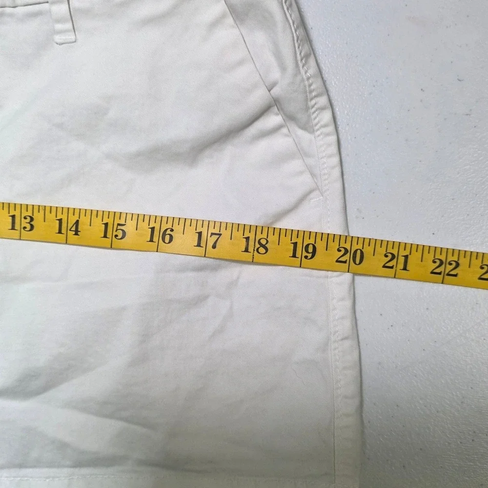 Old Navy Chino Shorts White Cotton Stretch Casual Size 2 Summer, Preppy, Classic